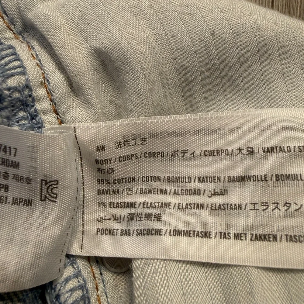 Abercrombie & Fitch Womens 27/4 Mom Short High Rise Light Wash - Picture 4 of 9